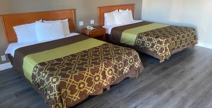 Spacious Double Queen Bedroom